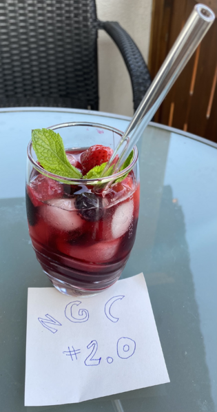 Datei:Komo2126 Kühlender leichter Früchte-Eis-Tee.png